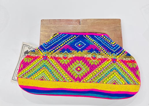 Camel Threads Fiesta Clutch